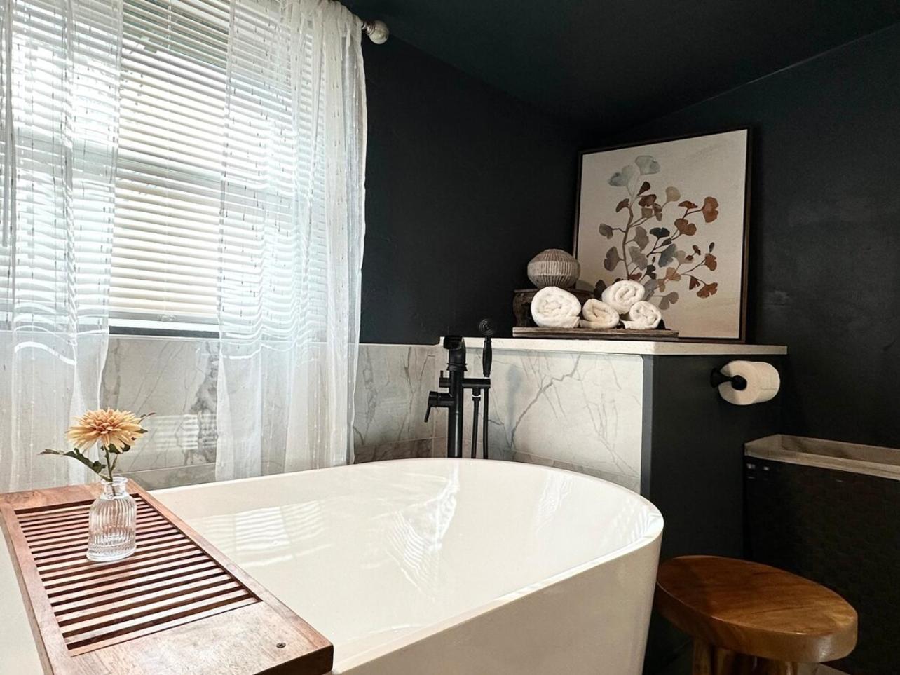Revamped With Soaking Bathtub #40-4 Oklahoma City
